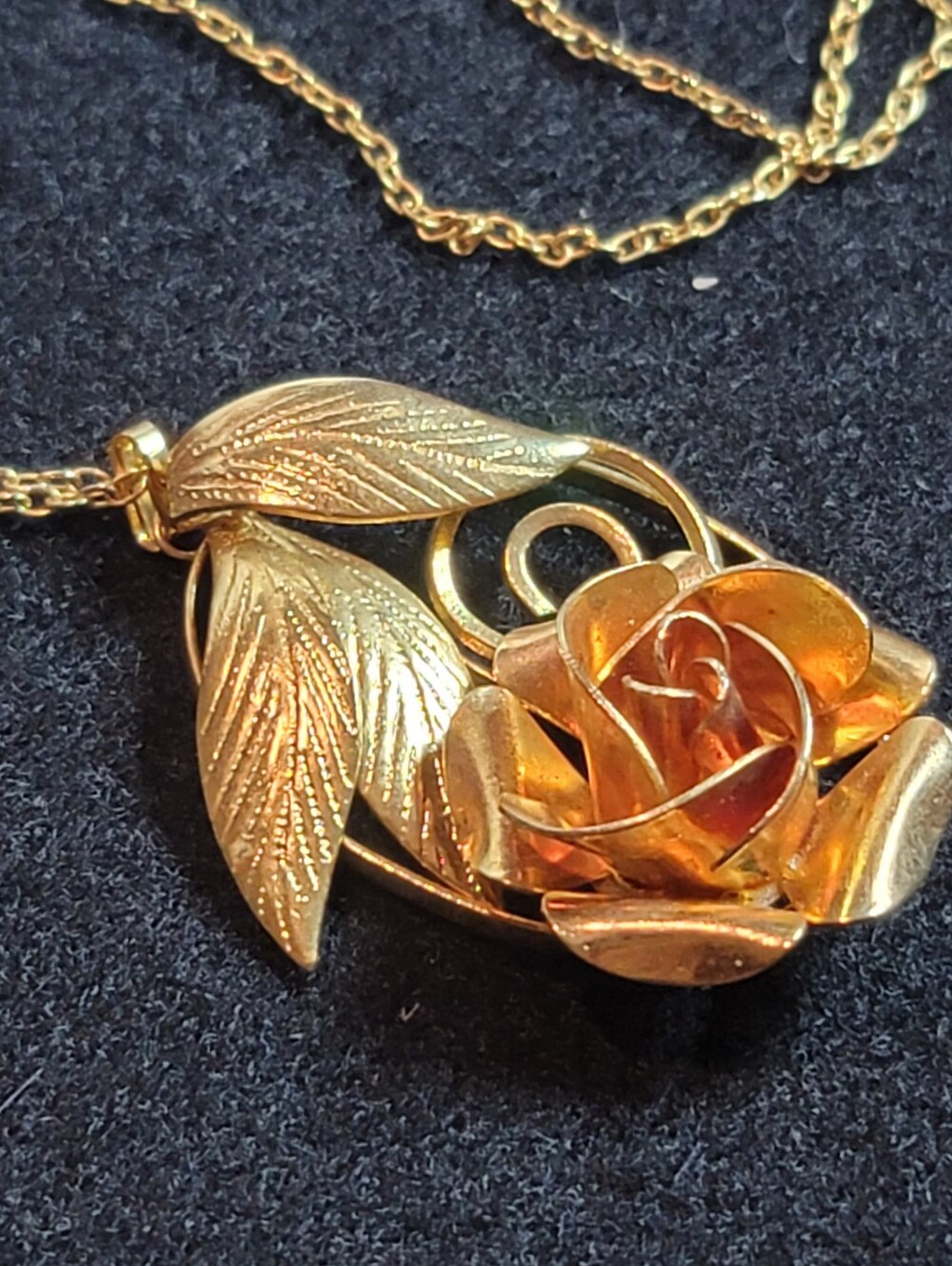Vintage Gold Tone Rose Pendant Necklace - 3D Elegant Floral, Estate